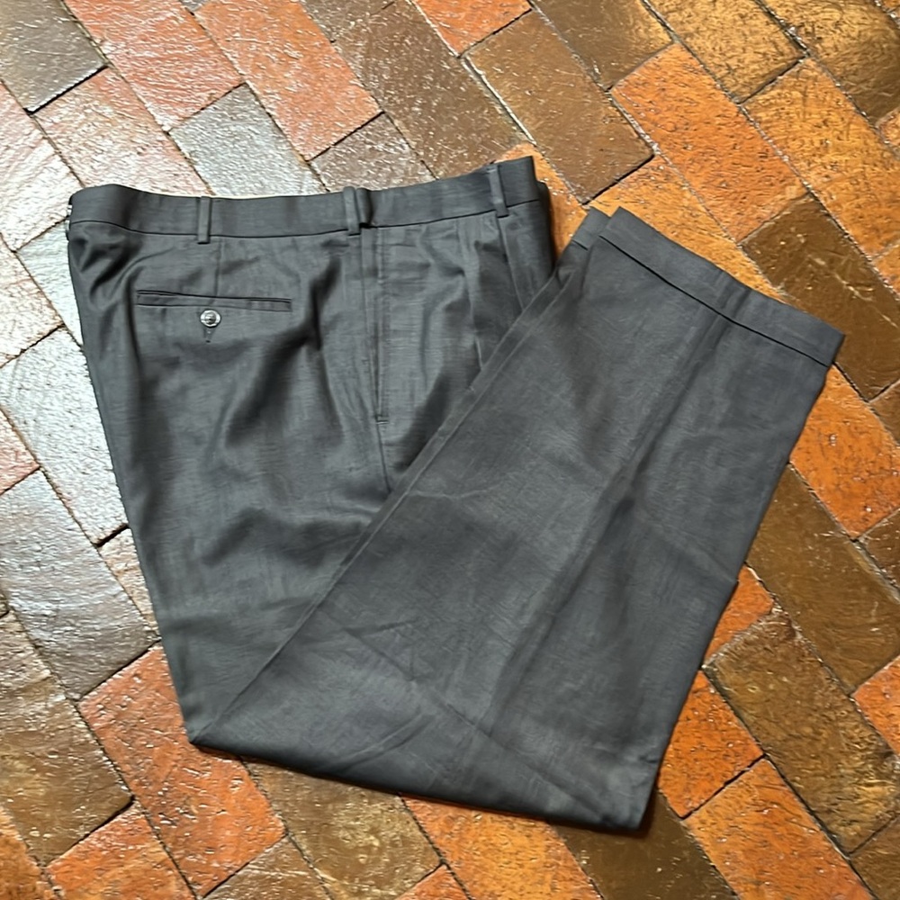 Roundtree and York gray trousers pleaded front 40 x 34